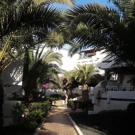 Sunny Self-catering Costa Teguise, Lanzarote, Spain 科斯塔特吉塞