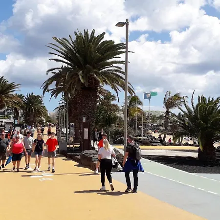 Sunny Self-catering Costa Teguise, Lanzarote, Spain 科斯塔特吉塞