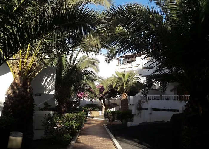 Sunny Self-catering Costa Teguise, Lanzarote, Spain 科斯塔特吉塞