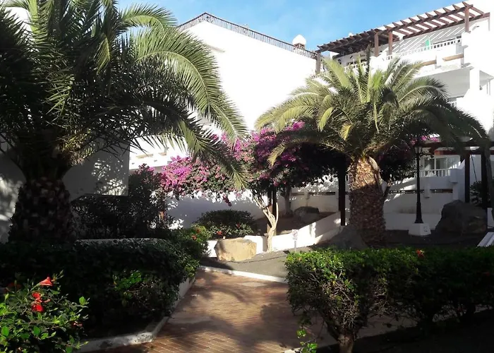 Sunny Self-catering Costa Teguise, Lanzarote, Spain 科斯塔特吉塞