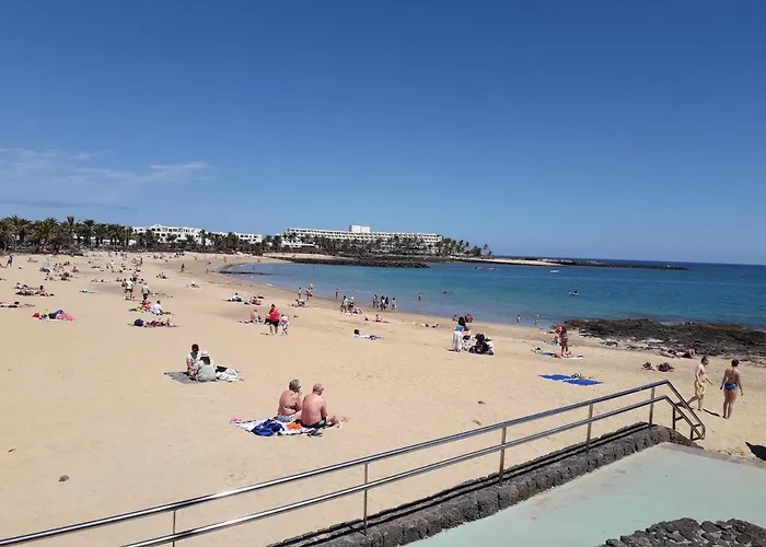 Sunny Self-catering Costa Teguise, Lanzarote, Spain 科斯塔特吉塞
