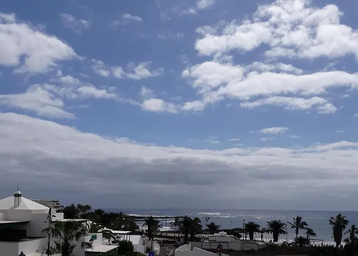 Sunny Self-catering Costa Teguise, Lanzarote, Spain 科斯塔特吉塞